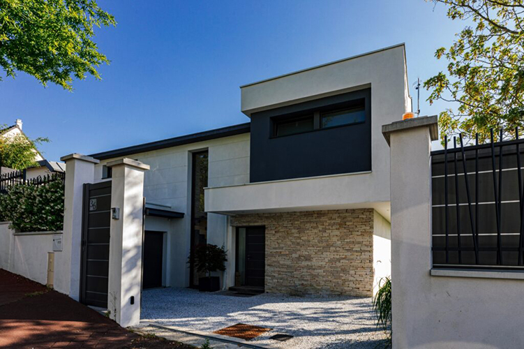 Architecte Constructeur Maison Architecte Toit Plat Terrasse Moderne Design Sur Mesure Haut de Gamme Grandes Baies Debord et Surplomb (4)