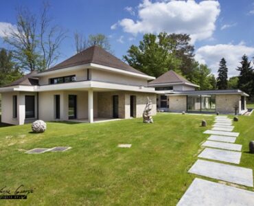 65.4 Maison Architecte Moderne 4 pans et Toit Terrasse en Patio en U