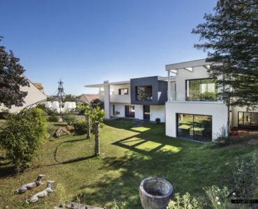 Maison Architecte avec Debord Surplomb et Habillage Beton