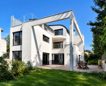 Réalisation n°50 — Maison d’architecte contemporaine, toiture zinc courbe, terrasse suspendue en tech et toit-terrasse