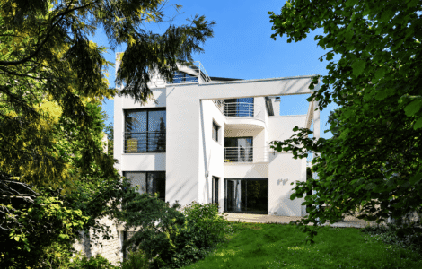 Designer constructeur d'extension et de surélévation de maison d'architecte toit plat, toiture-terrasse, 2 pans, 4 pans, souplex et aménagement
