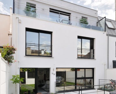 Réalisation 59 Maison Urbaine Moderne Toit Plat Attique Cours Anglaise Monumentale Pleine Lumiere